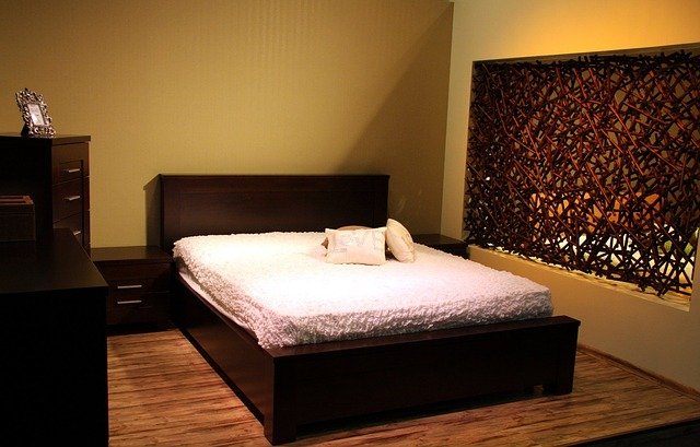 postel dřevěná